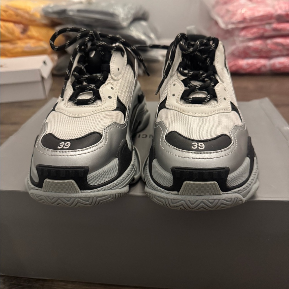 Balenciaga Triple S Sneaker Sz 39 Athletic Shoes in Black, Gray, and White